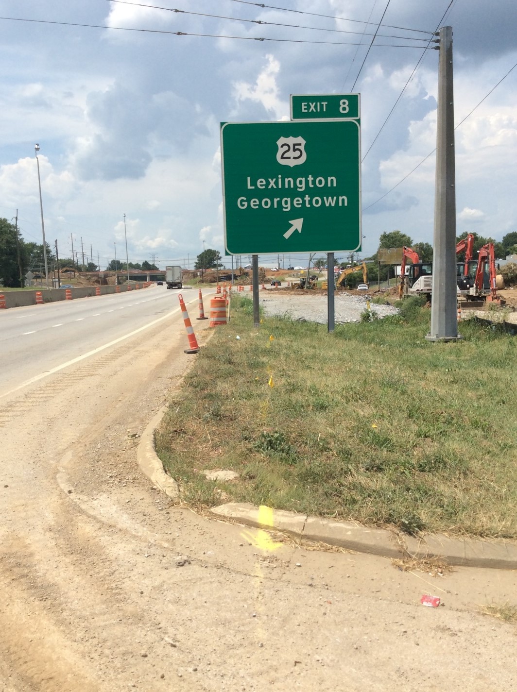 New Circle Road - gas line marking with overhead utilities 2